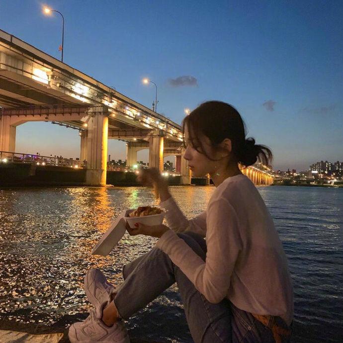 粤港师生齐聚港珠澳大桥共迎香港回归27周年